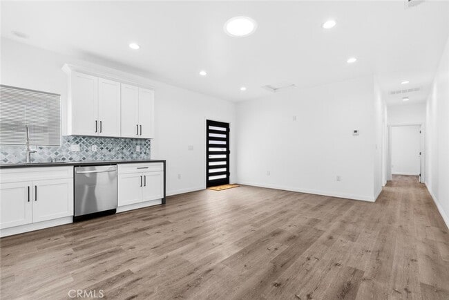 Building Photo - 10863 Nettleton St
