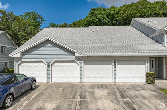 Building Photo - Coach Homes At Dover Village