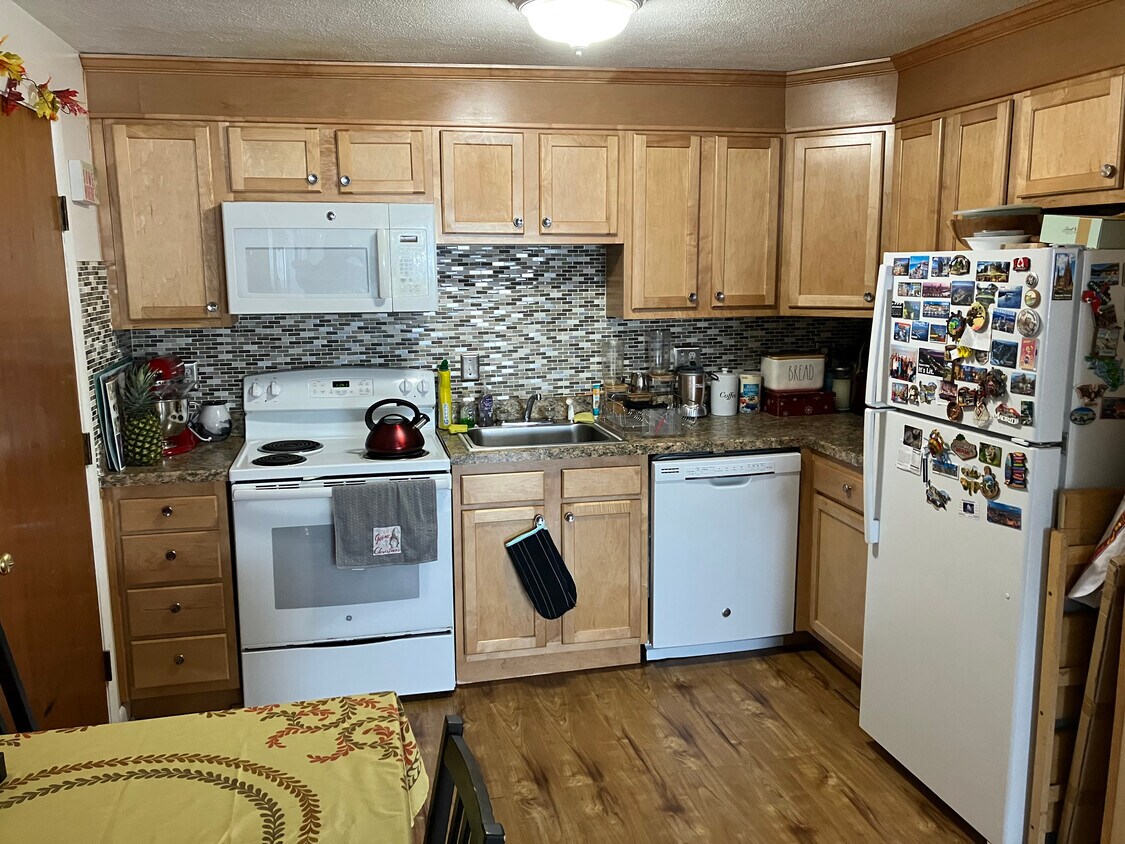 Primary Photo - 240 Belmont St