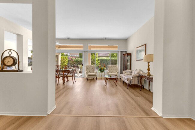 Foto del edificio - 37468 Westridge Ave