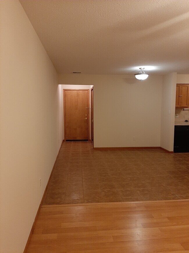 9666 Sawgrass Ct Unit 2, Van Buren Charter Township, MI 48111 Condo