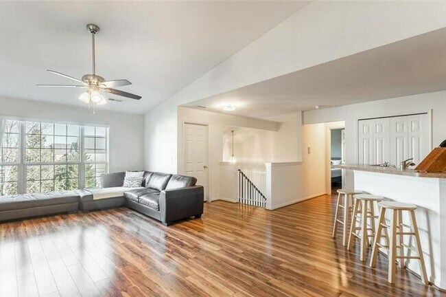 Foto del edificio - GORGEOUS COMMERCE TOWNSHIP 2 BED/2 BATH MO...