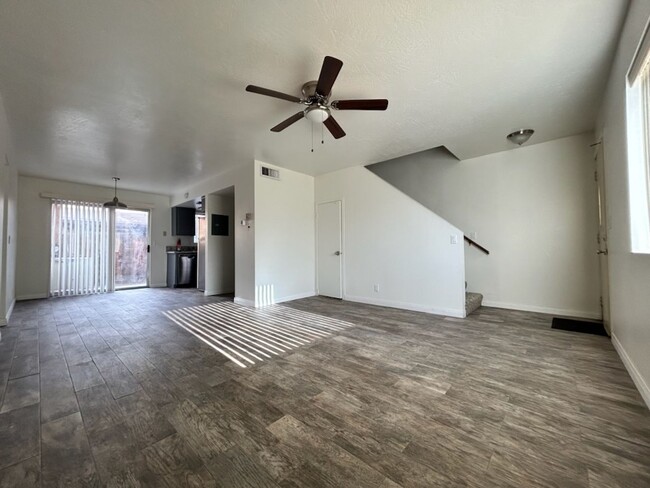 Building Photo - 1017 W Perdew Ave