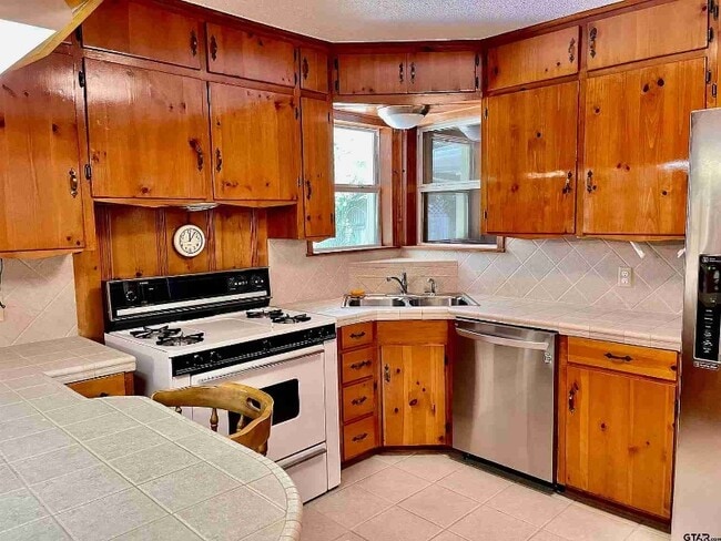 Building Photo - 3801 Jan Ave