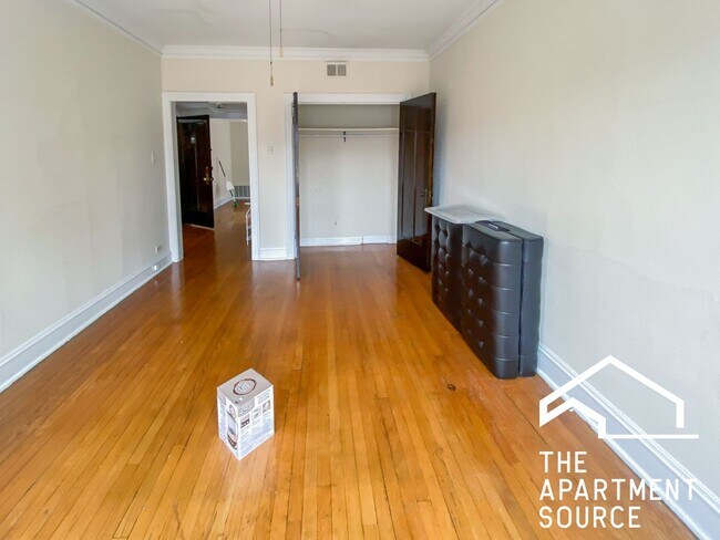 Foto del edificio - 2204 W Foster Ave