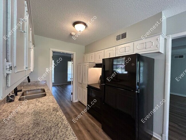 Building Photo - 2092 Hornsby Cove
