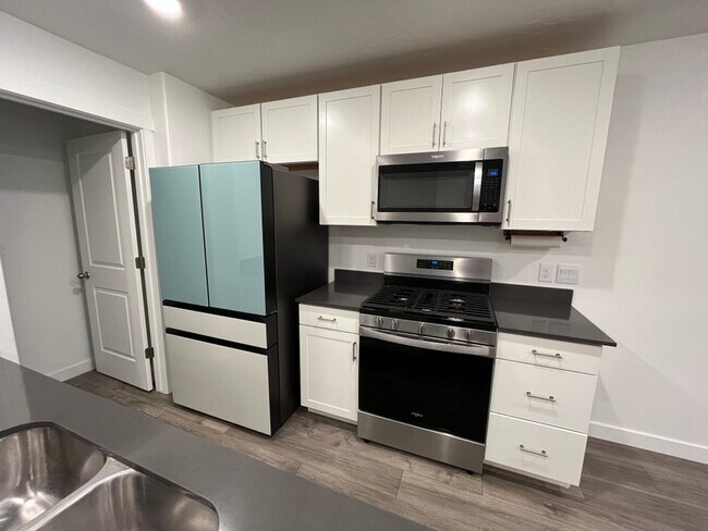 Foto del edificio - 3757 Cold Spring Dr