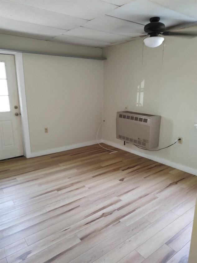 Primary Photo - 10 Oak Hill St