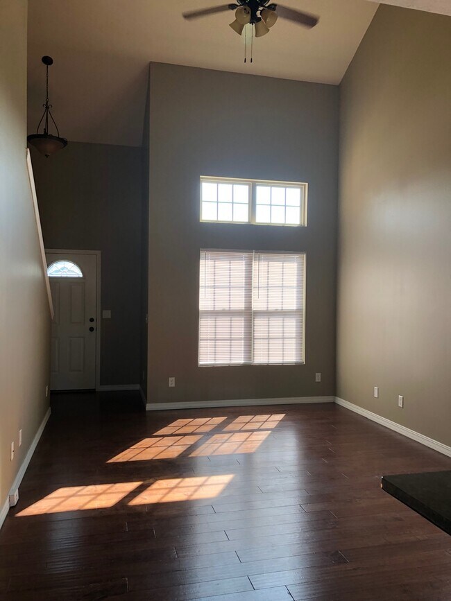 Foto del edificio - All Brick 3 bedroom 2.5 Bathrooms