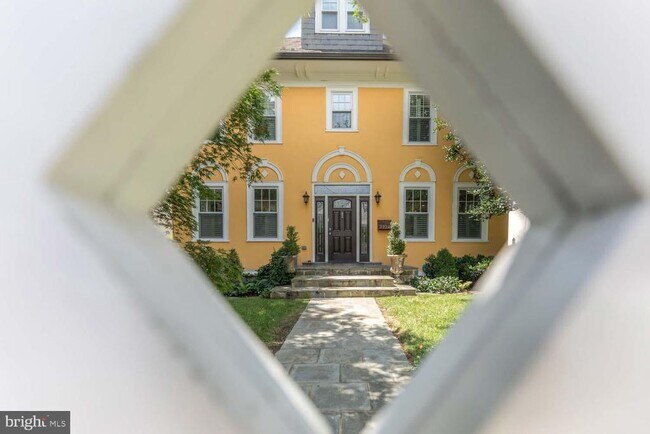 Foto del edificio - 3224 Cleveland Ave NW