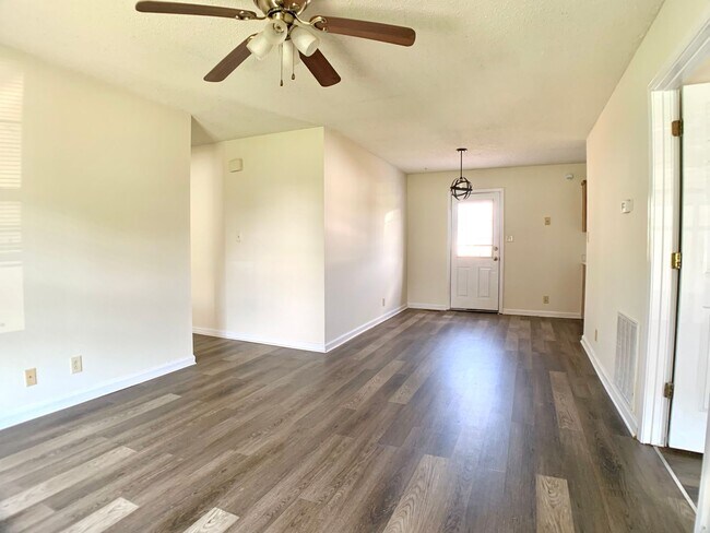Building Photo - 1003 Poppy Seed Dr