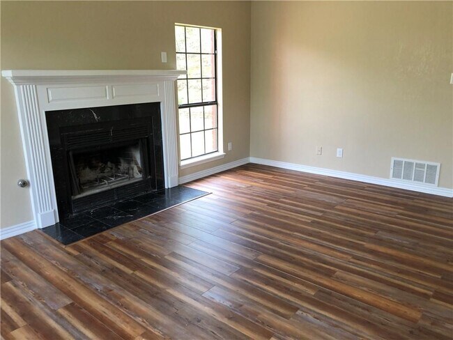 Building Photo - 3512 Coventry Ln