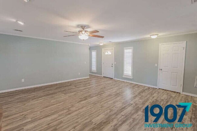 Building Photo - SPECIAL OFFER! Move In Now & Get 50% Off Your First & Second Month's Rent!  Beautifully Updated 3...