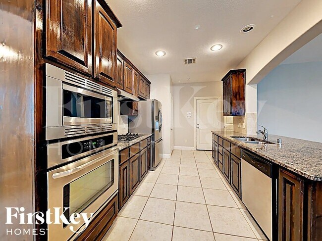 Foto del edificio - 488 Commonwealth Ln