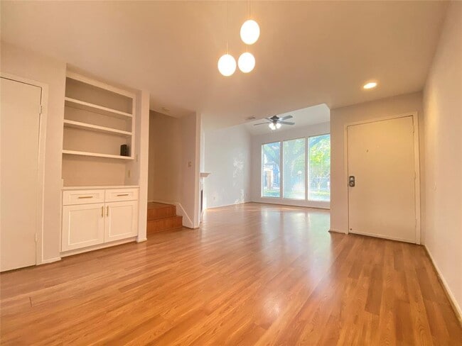 Building Photo - 2601 S Braeswood Blvd