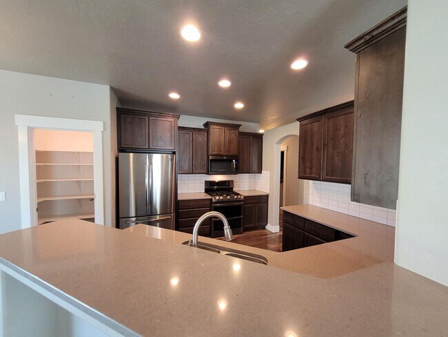 Building Photo - Outstanding Home in Beautiful Neighborhood!