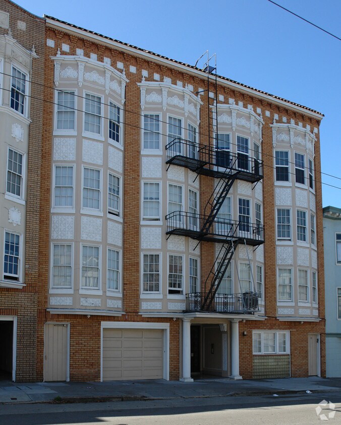 Building Photo - 1457 Chestnut St
