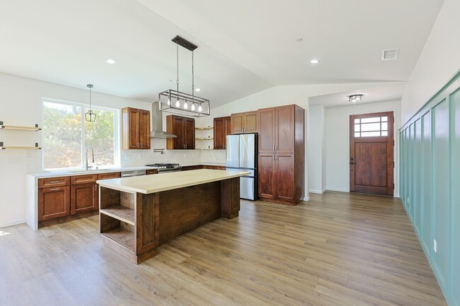 Foto del edificio - 4 Bedroom VIEW Home in Escondido built in 2023