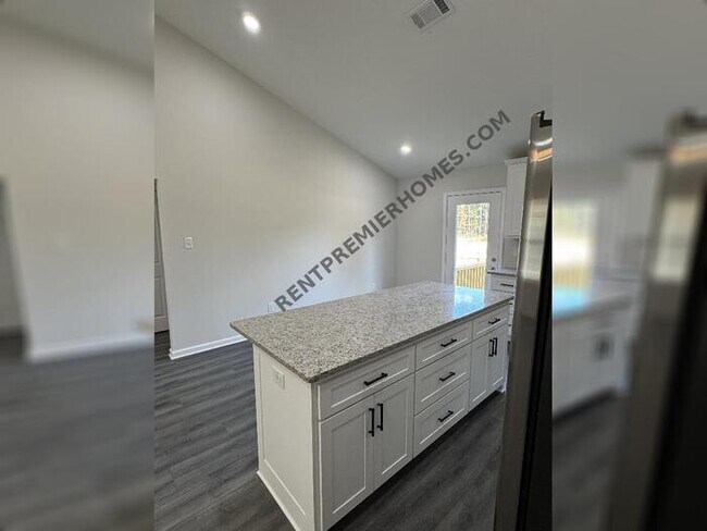 Building Photo - 12 Edward Dr