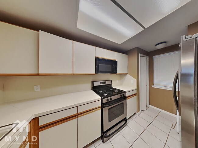 Foto del edificio - 2808 Grants Lake Blvd