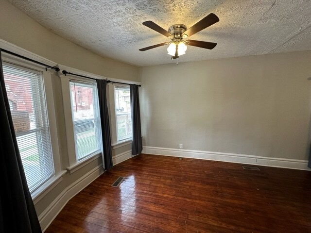 Building Photo - 398 Miller Ave