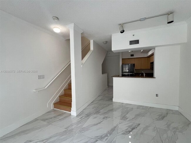 Building Photo - 2961 NE 185th St