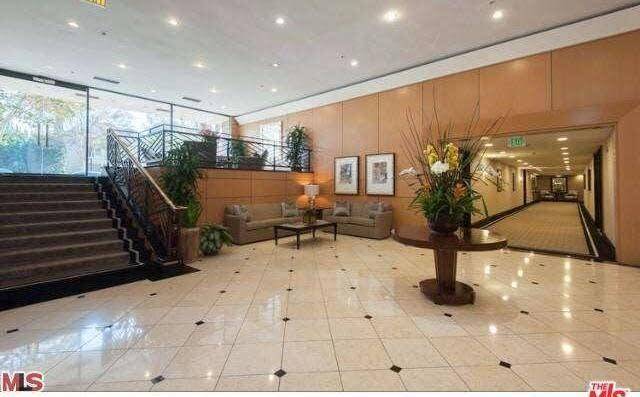 Lobby - 211 S Spalding Dr