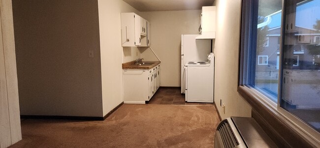 Building Photo - 625 9th St N