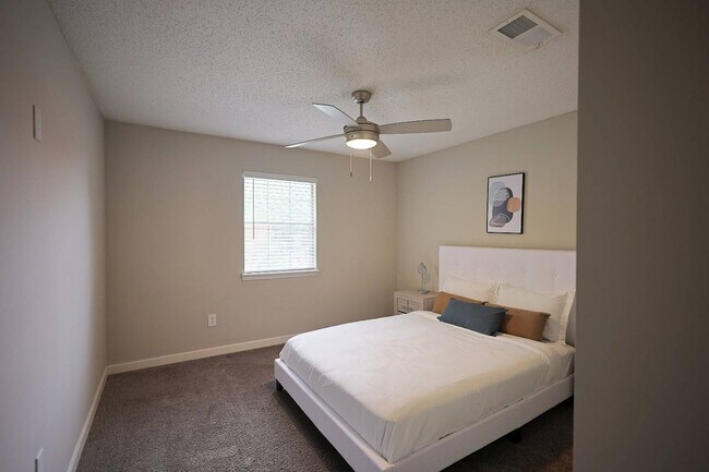 Foto del edificio - 50 Northtown Dr
