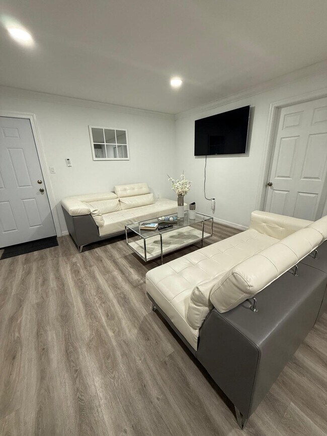 Foto del edificio - 2405 Roslyn Ln