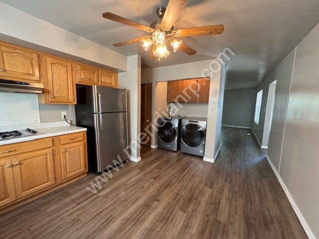 Building Photo - 2219 Drake Dr