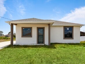 Building Photo - 8014 Mangrove Cir