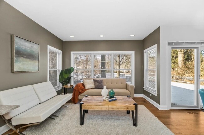 Building Photo - 2744 Lawndale Ave