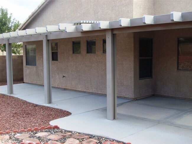 Foto del edificio - 7627 Maple Meadow St