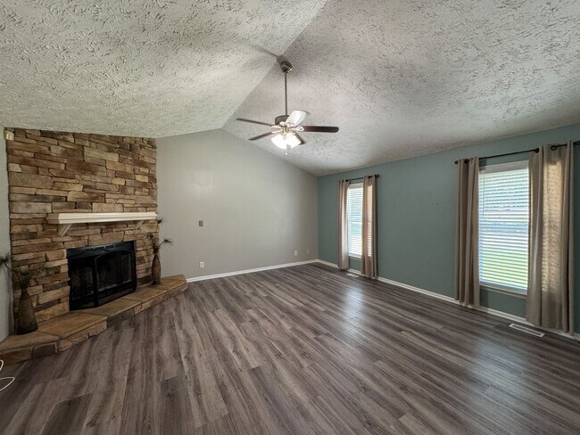 Building Photo - Lovely 3 Bed 2 Bath Home with Bonus Room