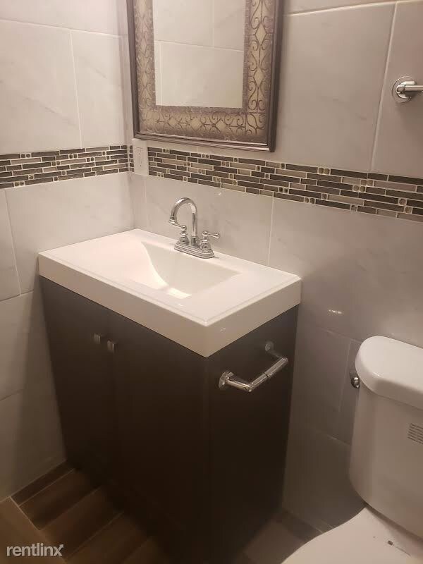 Foto del edificio - 1021 McClellan St