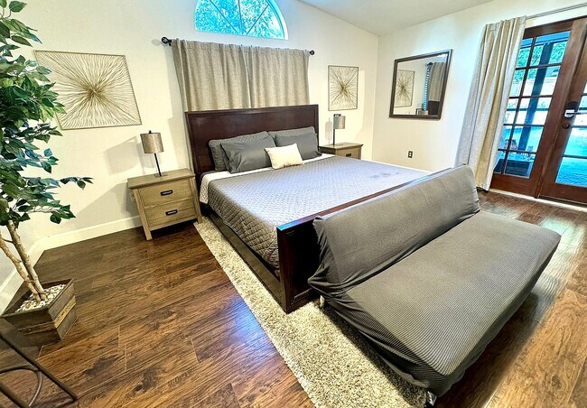 Building Photo - 5015 Ashmeade Rd