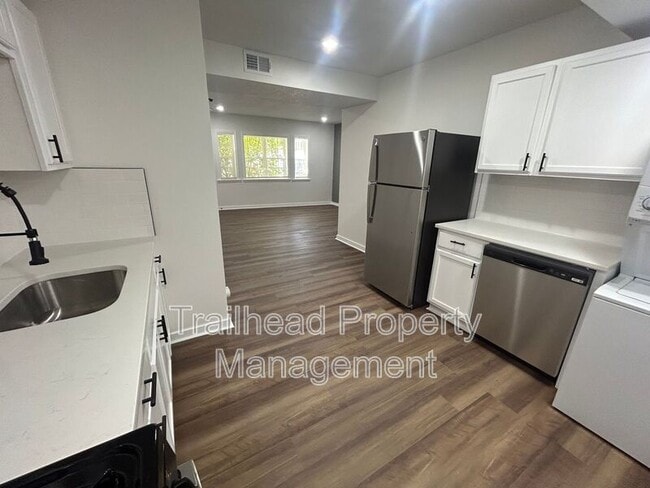 Building Photo - 6405 Brookside Rd