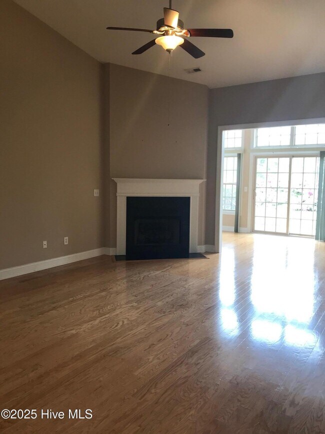 Foto del edificio - 3013 Braewood Ct