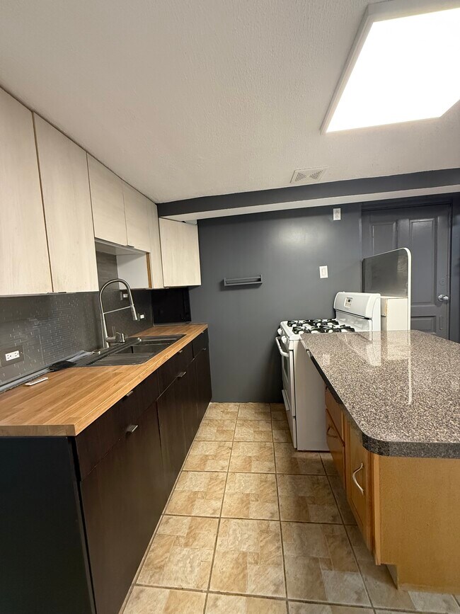 Foto del edificio - 3318 W Pierce Ave