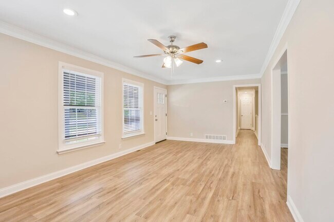 Foto del edificio - 7216 Pinecrest Dr