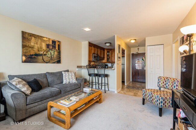 Foto del edificio - 555 W Cornelia Ave