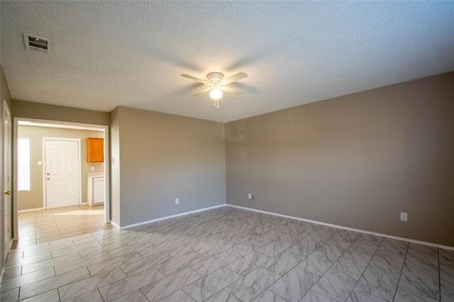Foto del edificio - 2703 Clayton Oaks Dr