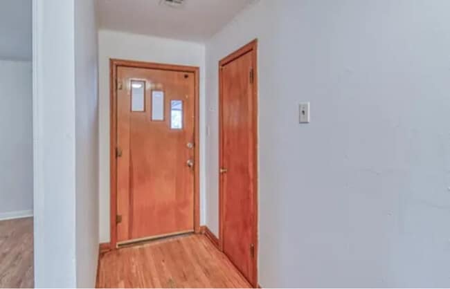 Building Photo - 1814 S 20th St