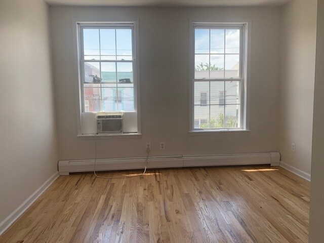 Building Photo - 166 Griffith St