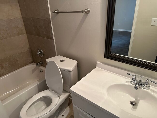 Building Photo - 3156 Heathstead Pl