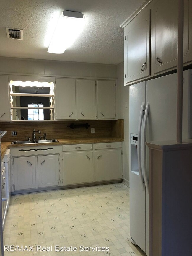 Building Photo - 3 br, 2 bath House - 2107 Urbandale Street