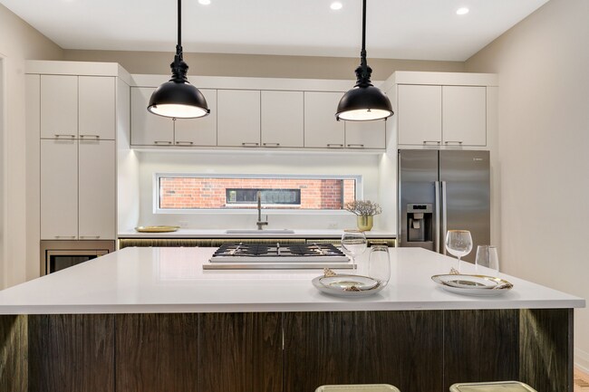 Foto del edificio - 6915 N Western Ave