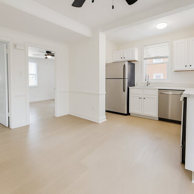 Building Photo - 658 Childs Ave