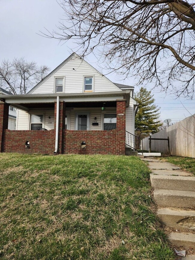 Building Photo - 1706 E Tabor St